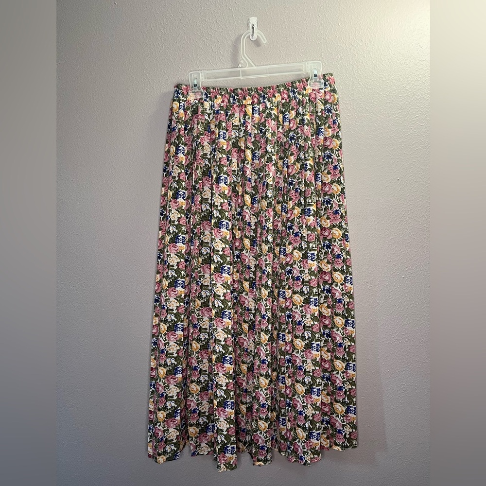 Worthington vintage women’s skirt floral with pleats size 12/L